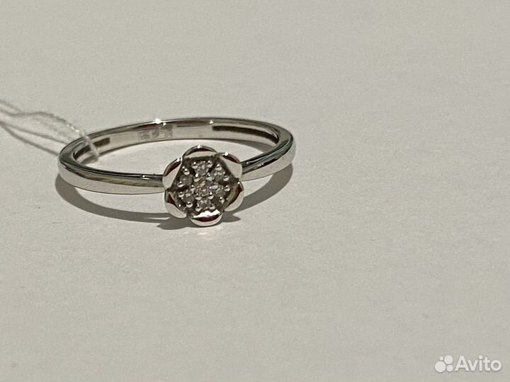 Золотое кольцо с бриллиантами 585