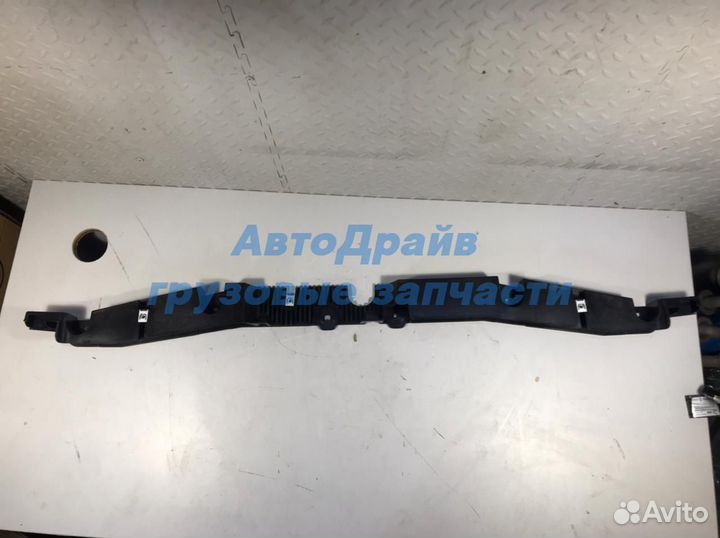 Накладка переднего бампера центральная Volvo FMX