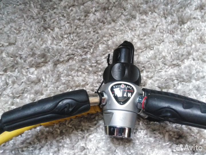 Регулятор Aqualung Titan