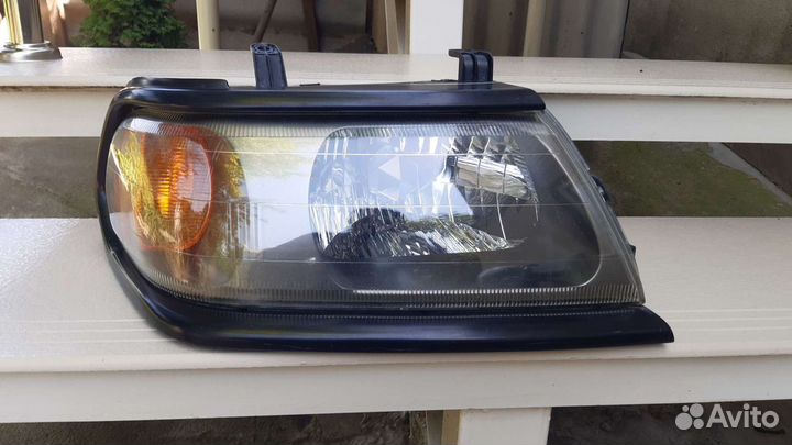 Фара правая Mitsubishi pajero sport