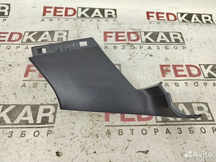 Накладка задней стойки задняя левая Toyota Corolla