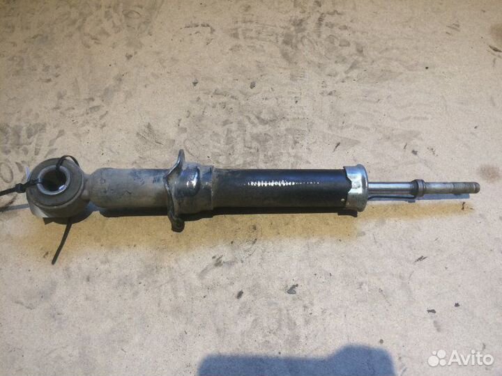 Амортизатор задний Toyota Corolla E120 2001 - 2006