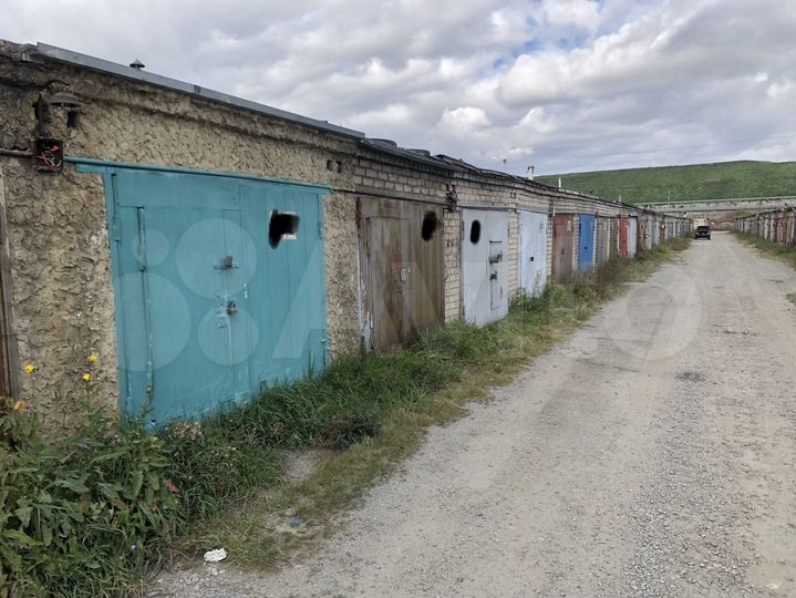 Гараж, > 30 м²