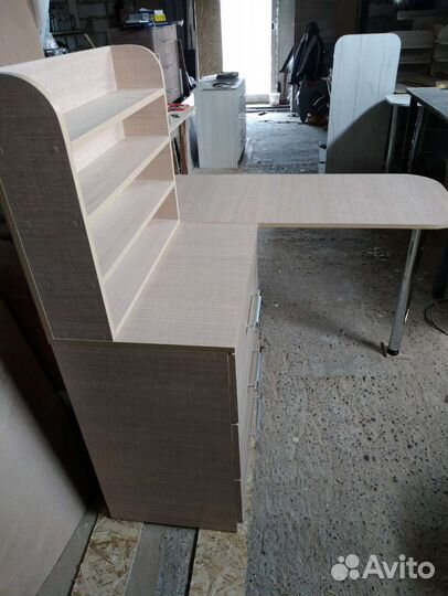 Маникюрный стол угловой комплект