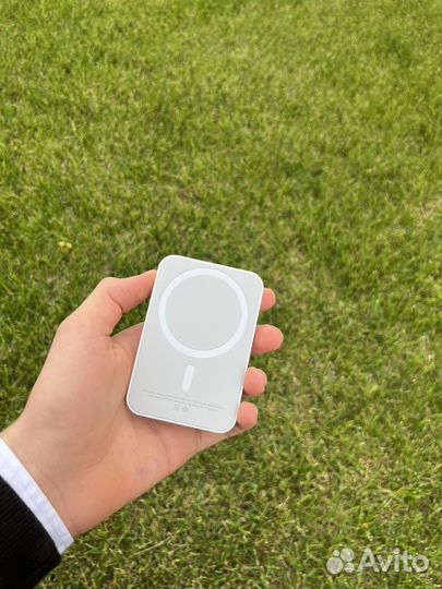 Повербанк apple