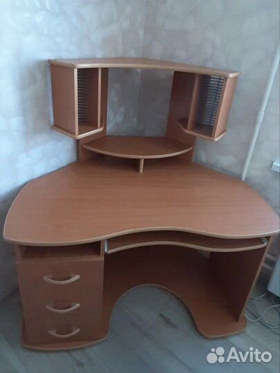 Компьютерный стол
