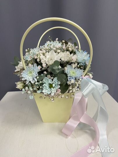 Композиция из цветов на 1 сентября