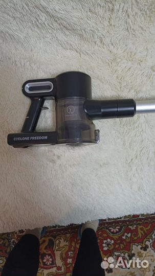 Вертикальный беспроводной пылесос Swiss Diamond