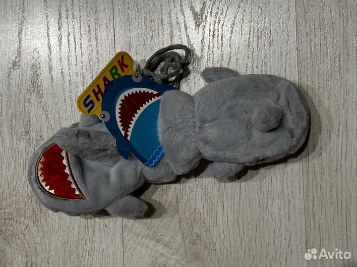 Новые варежки акула 2-5 лет