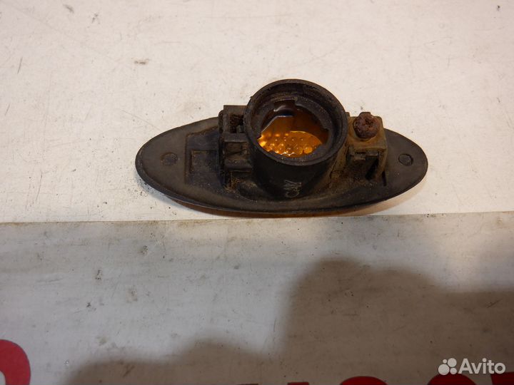 Повторитель на крыло желтый Kia Spectra 1.6 л