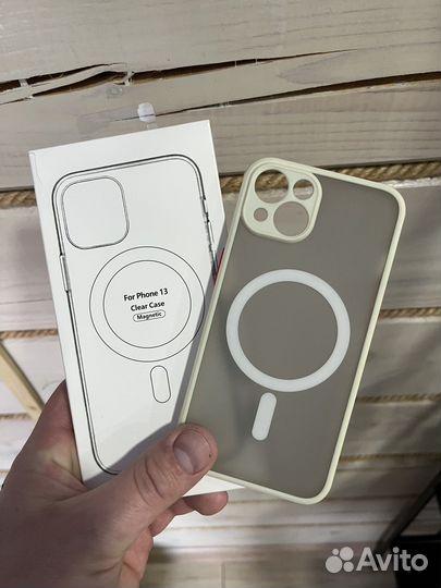 Чехол на iPhone 13