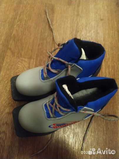 Лыжные ботинки детские 34 размер