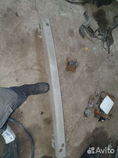 Задний усилитель бампера на ниссан цефиро 2000г