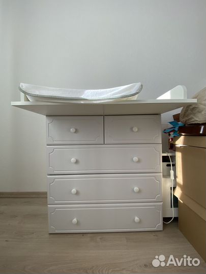 Детская кровать и пеленальный комод