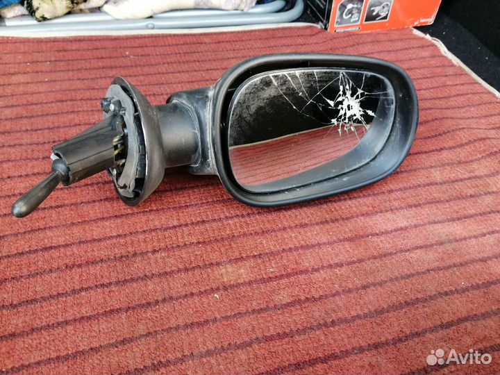 Боковое зеркало на Renault logan
