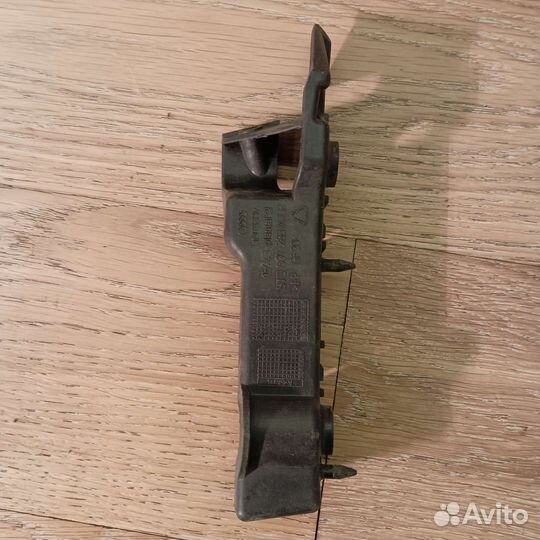 Крепление бампера переднее левое Audi A5 8T