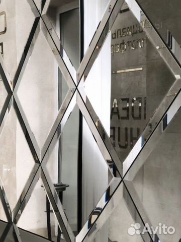 Зеркальное панно с фацетом на стену