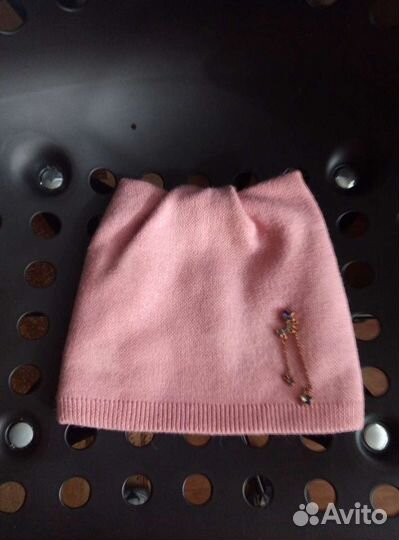 Осенне-весенняя шапочка на девочку