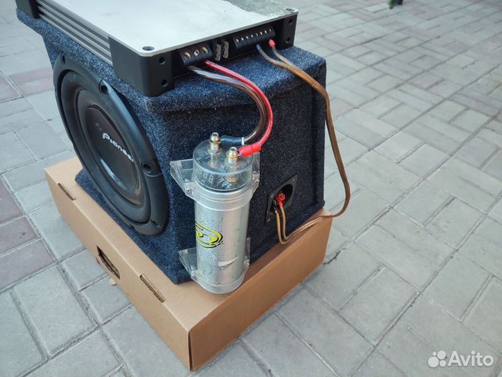 Сабвуфер с усилителем для автомобиля