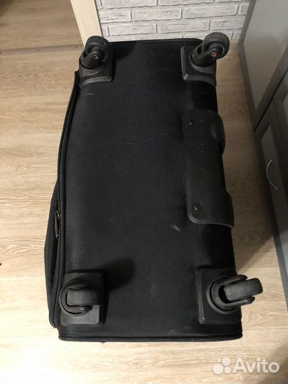 Чемодан на колесах большой