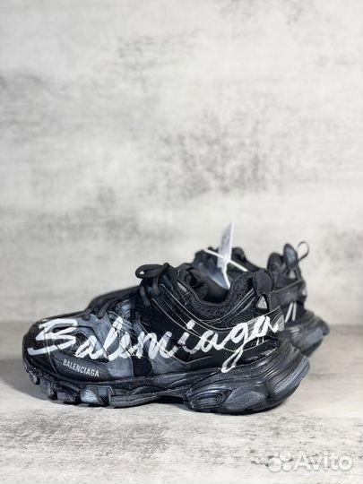 Balenciaga track