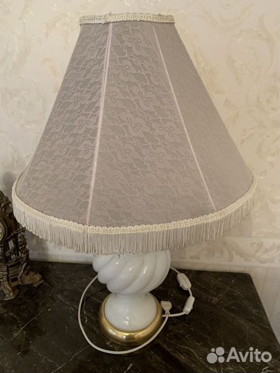 Лампа настольная с абажуром