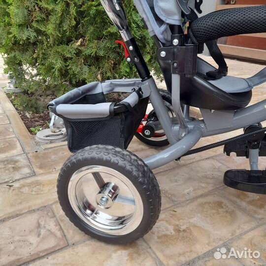 Трехколесный велосипед с ручкой