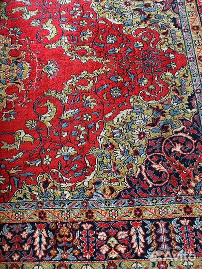 Ковры разных размеров и расцветок