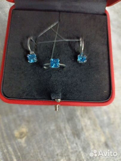 Золотые серьги и кольцо с топазом