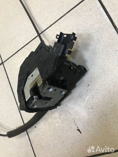 Замок дверной задний левый Renault Megane 3