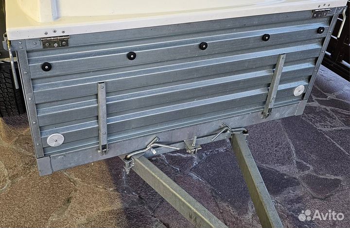 Прицеп с пластиковой крышкой