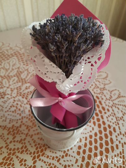 Кашпо с лавандой