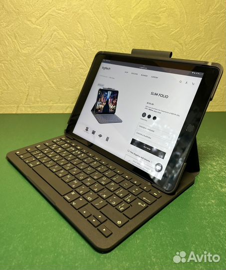 Logitech Slim Folio (for iPad 7, 8 & 9 gen.)
