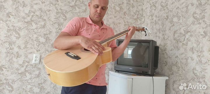 Акустическая гитара