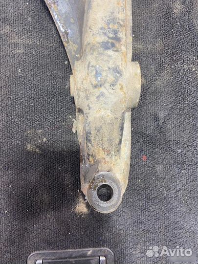 Рычаг передний нижний правый Honda Integra EK