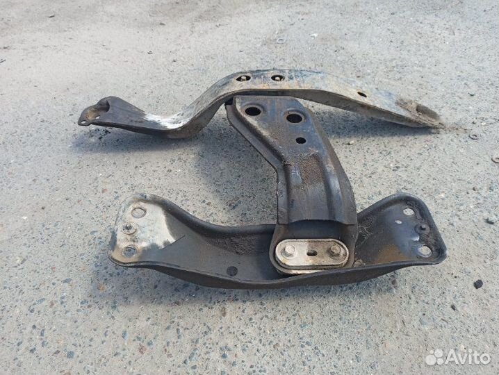 Балка подвески передняя Subaru Legacy B10 EJ22