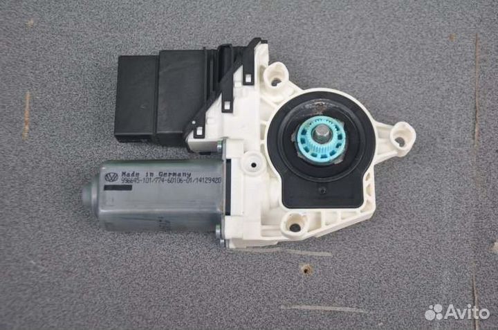 Моторчик стеклоподъемника задний левый Skoda