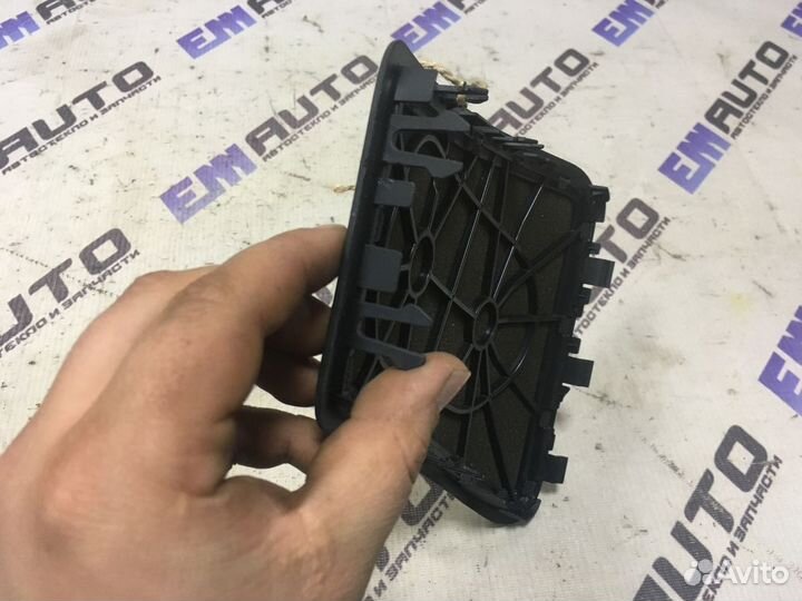 Решетка динамика задняя левая в полку бмв 730D F01