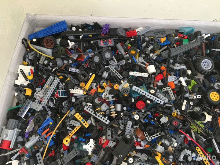 Lego Техник. Очень много деталей россыпью