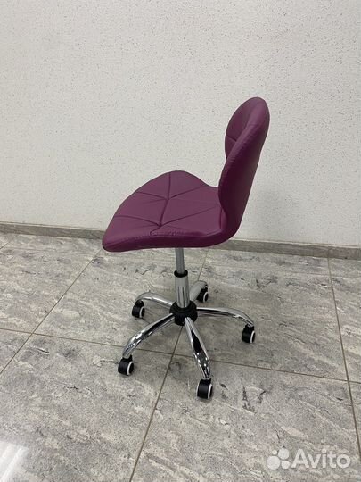 Стул ракушка бордовый широкий для мастера