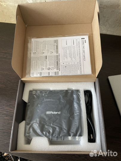 Roland rubix 24 + 2 гитарных провода