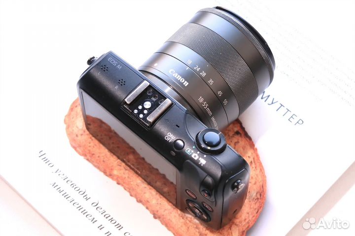 Фотоаппарат Canon EOS M kit + вспышка + сумка