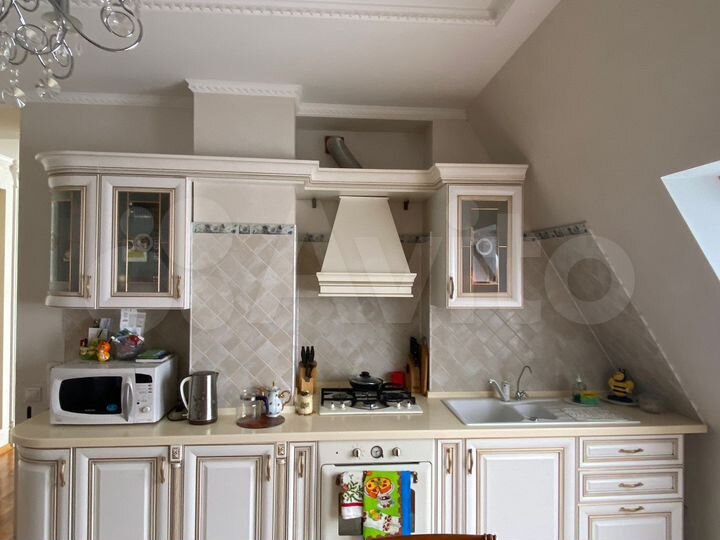 3-к. квартира, 140,2 м², 6/9 эт.