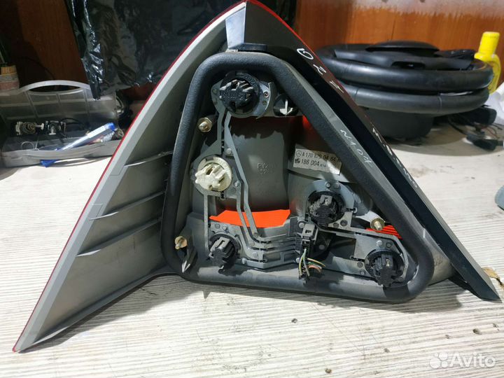 Задний правый фонарь Мерседес R170 slk