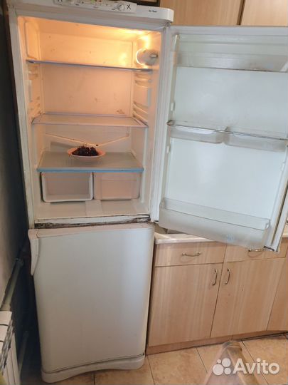 Холодильник бу Indesit