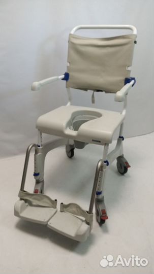 Санитарный стул инвалидов или пожилых людей
