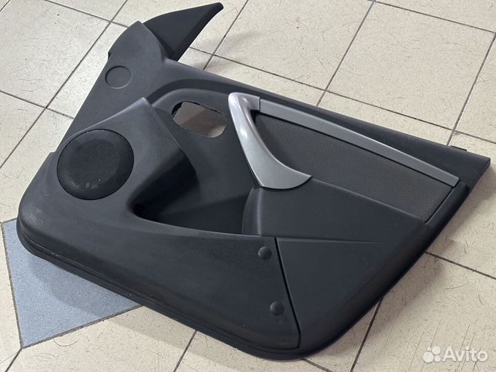 Обшивка передней правой двери Рено Дастер Duster