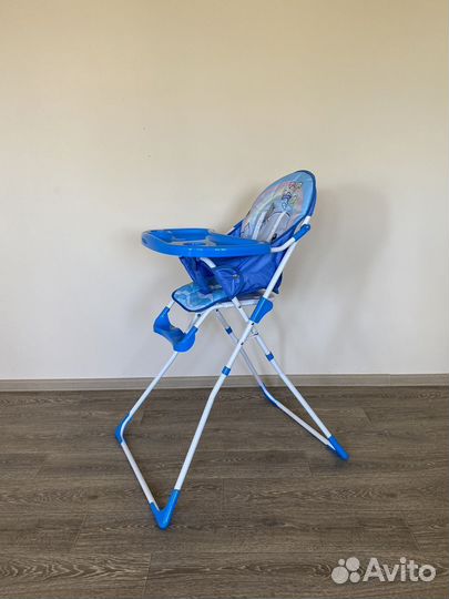 Стульчик для кормления с перекидной столешницей