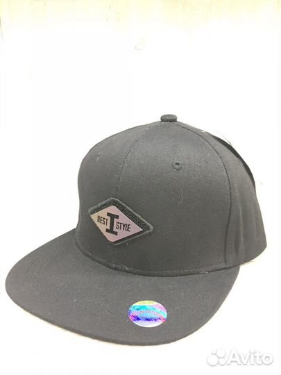 Бейсболка с прямым козырьком