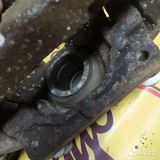 Bmw e60 суппорт тормозной передний